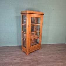 27527 Vitrine Geschirrschrank