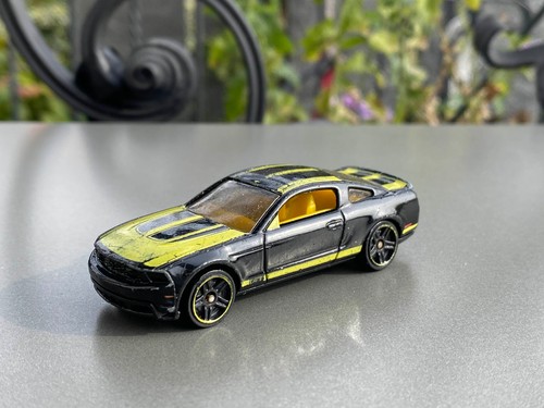 Hot wheels 2010 ford mustang - hot,