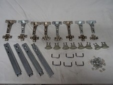 Konvolut Schrankbeschläge -Türscharniere  - Türgriffe-Schubladenbänder-Schrauben