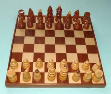 Schachspiel klappbar, Handarbeit, mit Figuren ebenfalls selbst gemacht