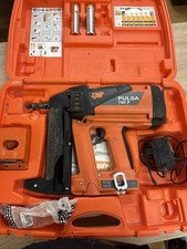 Spit Pulsa 700P Nagelsetzgerät, mit Ladegerät, ohne Akku!