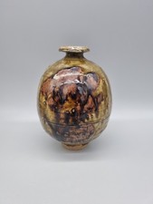 Eine Studiokeramik bauchige