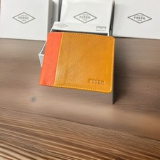 Fossil Logo geprägt