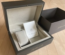 H. Moser & Cie. Uhrenkasten