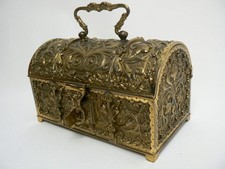 große TRUHE ERHARD & SÖHNE MESSING Floralrelief JUGENDSTIL-SCHLÜSSEL vorhanden