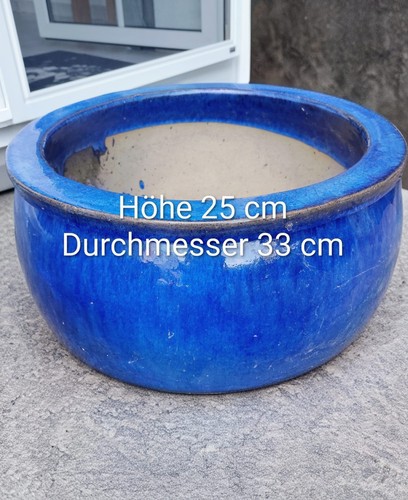 Blumentopf hellblau aus