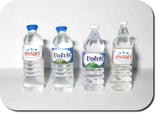 Miniatur flasche mineralwasser - miniatur,