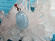 intensiv blauer Aquamarin-