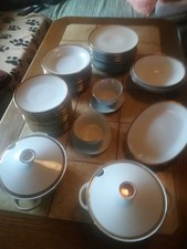 Essservice mit Goldrand Marke