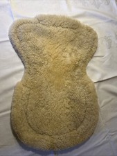 Lammfellsattelunterlage, Gripp, Lammfell, perfektes Team für Reiter und Pferd