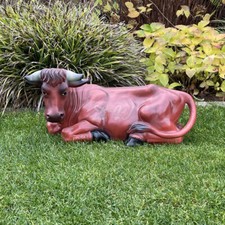 KUH braun liegend 64 cm Ochs