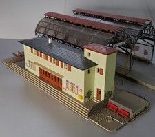 Faller H0 103 Bahnhof Bellevue mit Gleishalle - Modell gebaut