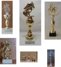 Fußball Figuren verschiedene Motive, Farben, Größen Modelle (Pokale Gravur)