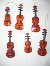 Deko: 6 kleine (Holz-) Geigen