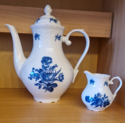 Kaffeekanne mit milchkännchen - kaffeekanne,