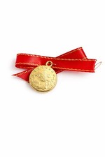 Vergoldeter Münzanhänger mit