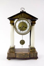 Kaminuhr, Deutschland, um 1820, Biedermeier, Uhrwerk in Wurzelholzgehäuse