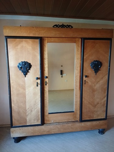 Antiker kleiderschrank mit - antiker,