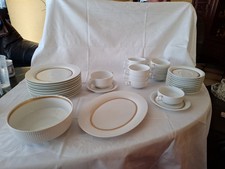 Rosenthal Geschirr Service Mit Goldrand mit Sauciere, Schüssel und Fleischplatte