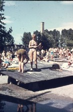 Glas Dia Foto wohl im MINERALBAD LEUZE (Stuttgart) 1952 → Bademode Erotik