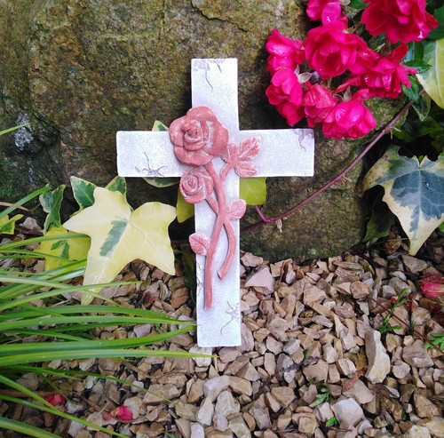 Kreuz mit rosen rost design - kreuz,