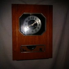 Wanduhr /  Holz  /  Jantar