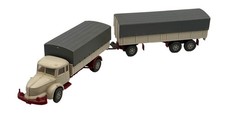 Wiking Henschel HS 140 Pritschenlastzug beige/rot mit Plane 1:87 H0 – Klassiker