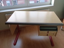 Mitwachsender Schreibtisch