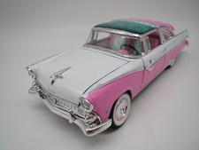 Road Legends  Ford Fairlane Crown Victoria  "1955"  (pink/weiß) 1:18 ohne Vp.!