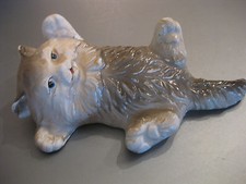 Katze Figur Dekorationsfigur Keramik liegend 853g grau/weiß Terrasse Fensterbank