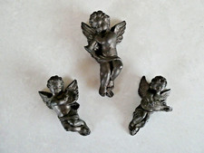 3 Engel / Putten, dunkelbraun, Gips, Höhe 1x ca. 16 cm, 2x ca. 12 cm -Wandbef.-