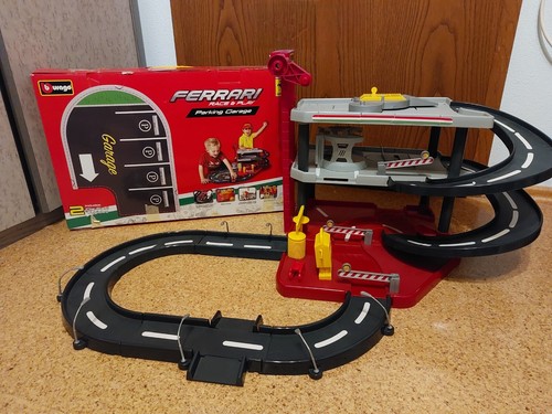Bburago ferrari parkhaus - ferrari,
