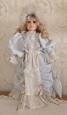 Barock gekleidete Puppe