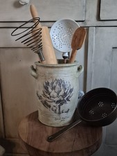 Mediterran Contry Vibe Artischocke Altes Gefäß Kuchen Utensilien Dekoration