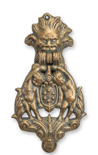 Ein türklopfer aus gusseisen - ein,