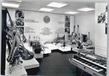 10058094 - 9659 Markneukirchen Musikinstrumenten-Museum Gitarren Saxophon