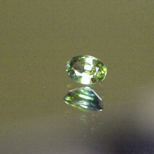 Saphir oliv oval 3 - 1, ct