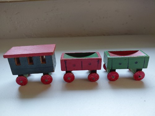 Antike holzeisenbahn waggons - holzeisenbahn,