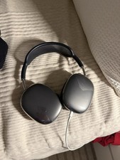 Apple AirPods Max With Travel