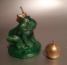 KERZE als Froschkönig mit goldener Kugel, NEU