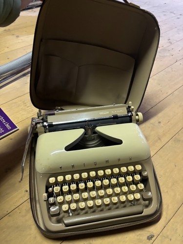 Triumph schreibmaschine mit - triumph,