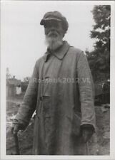 Foto, älterer Dorfbewohner mit grauen Bart und Gehstock, VL(80061)