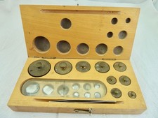 Feingewichte Holzschatulle