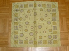 Seidennickituch m. geometrischem Muster , ca. 54 x 53 cm.