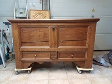 Antike Massive Eichentruhe aus