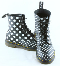 Dr. "Doc" Martens Pascal, schwarz mit weißen Punkten, Gr. 39