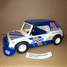 Blauer Rallyewagen aus 3753