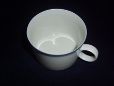 Kaffeetasse weiß blauer Rand