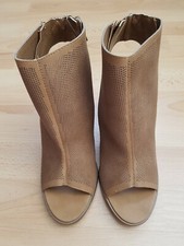 Ausgefallene halboffene