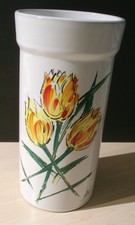 Weinkühler mit Tulpen